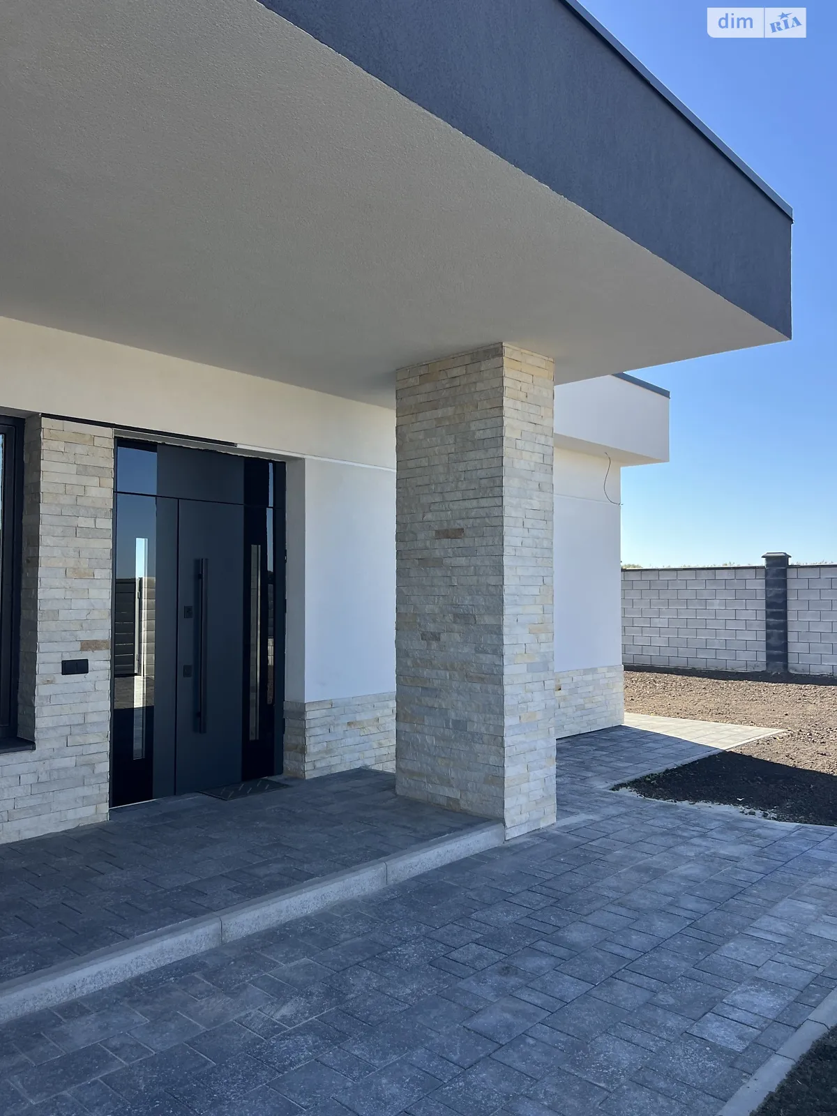Продается одноэтажный дом 153 кв. м с камином, цена: 320000 $ - фото 1