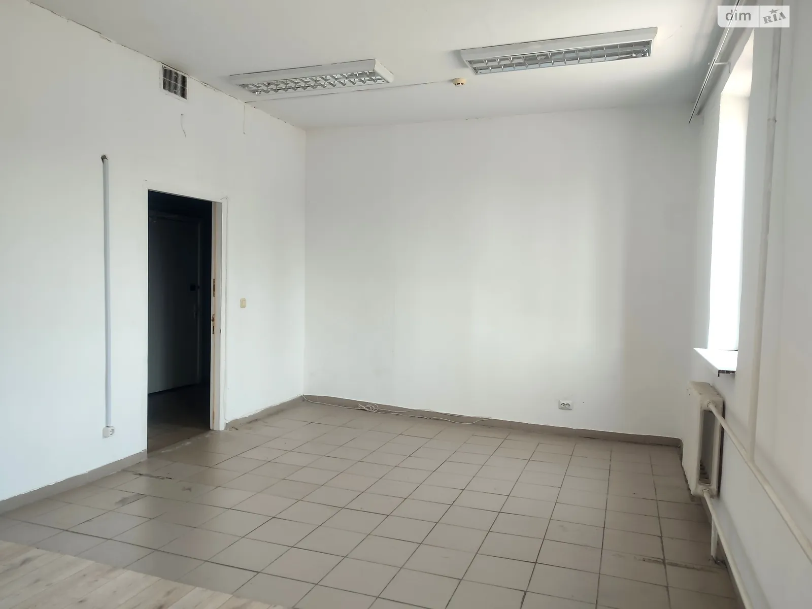 Здається в оренду офіс 25.1 кв. м в бізнес-центрі, цена: 3765 грн - фото 1