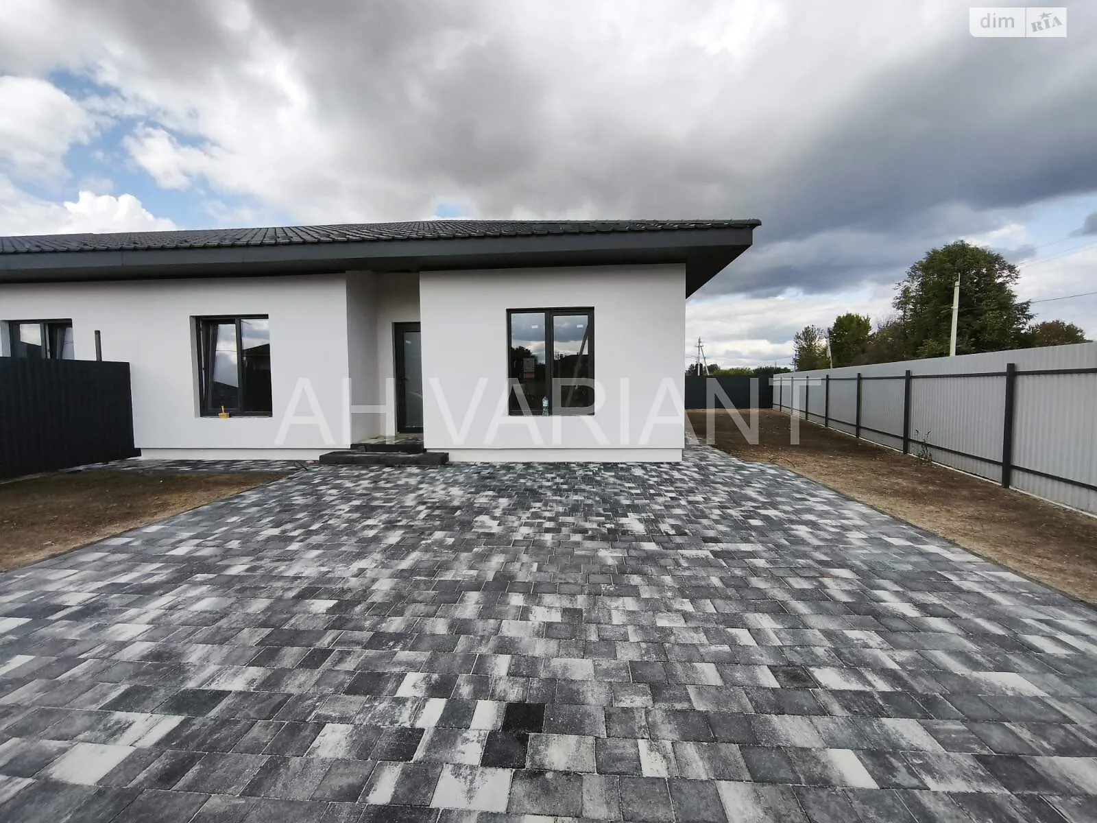 Продается одноэтажный дом 105 кв. м с гаражом, цена: 110000 $ - фото 1