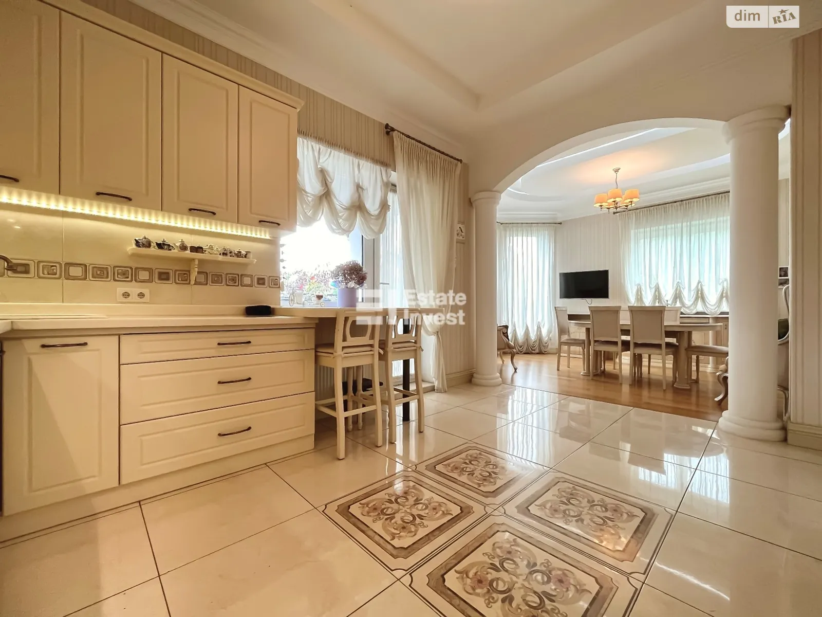 Продается дом на 2 этажа 466 кв. м с садом, цена: 399000 $ - фото 1