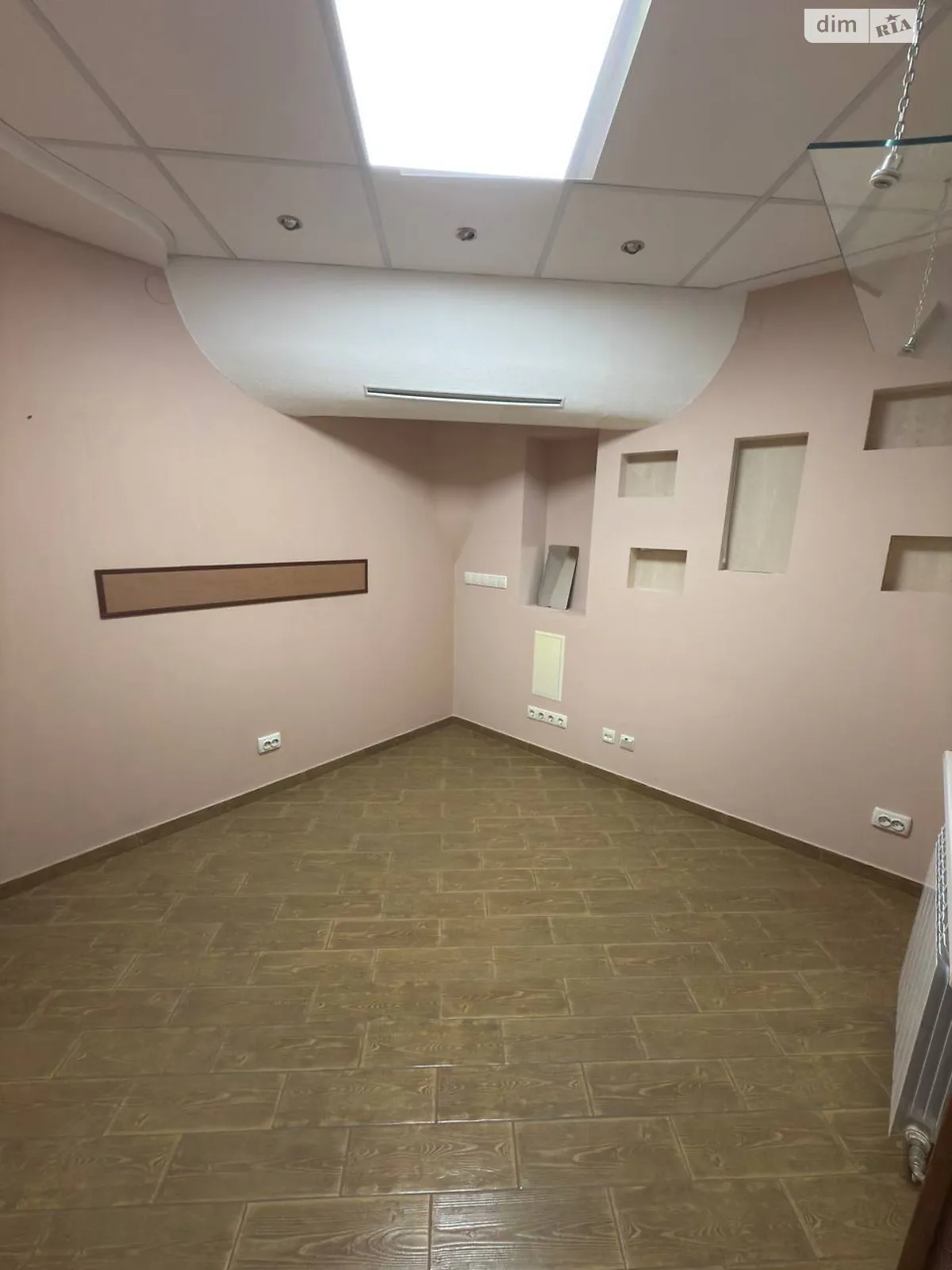Продается офис 27.6 кв. м в бизнес-центре, цена: 17500 $ - фото 1
