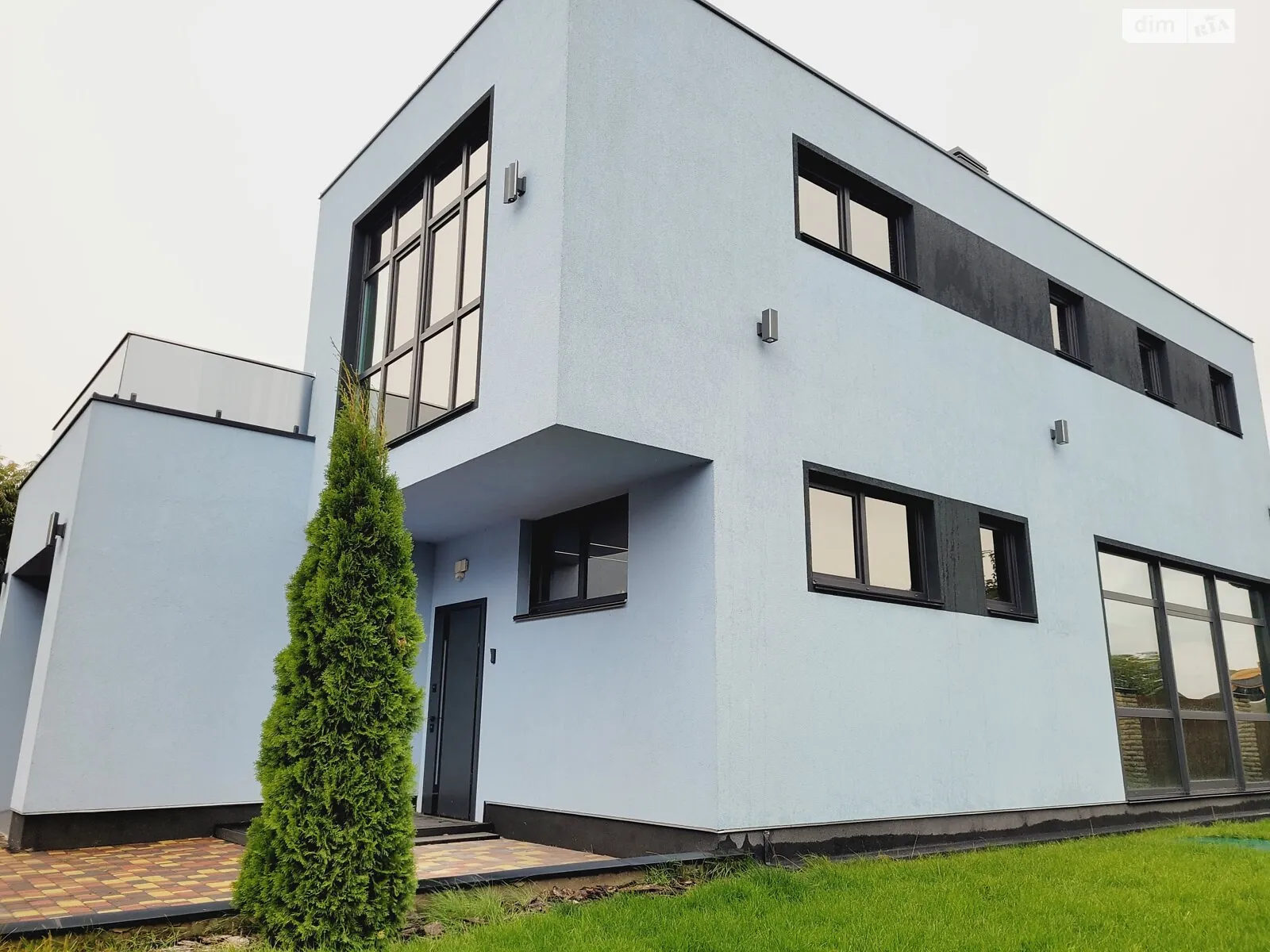 Продается дом на 2 этажа 210 кв. м с участком, цена: 330000 $ - фото 1