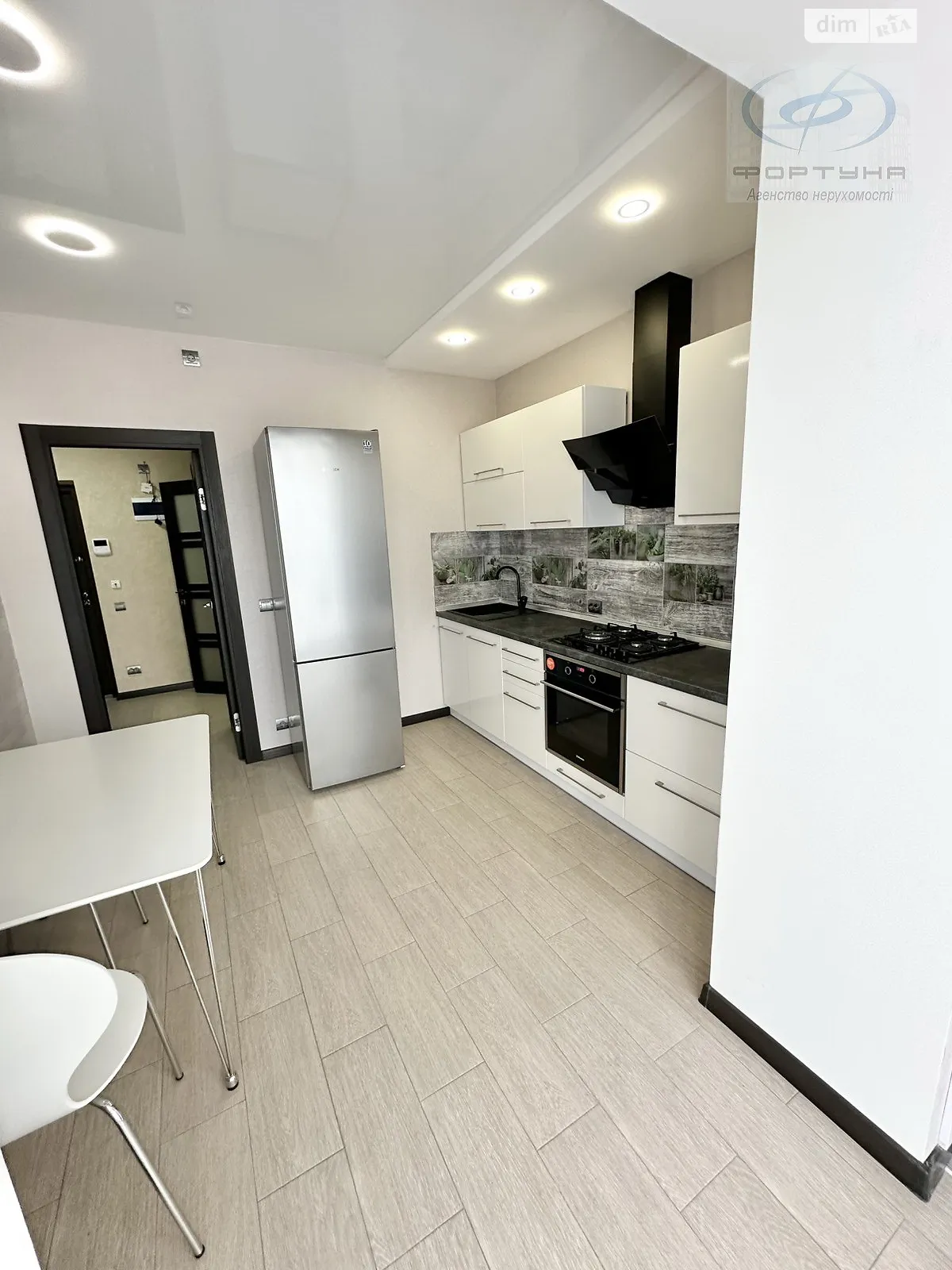 Продается 1-комнатная квартира 43 кв. м в Черкассах, ул. Владимира Великого(Гагарина) - фото 1