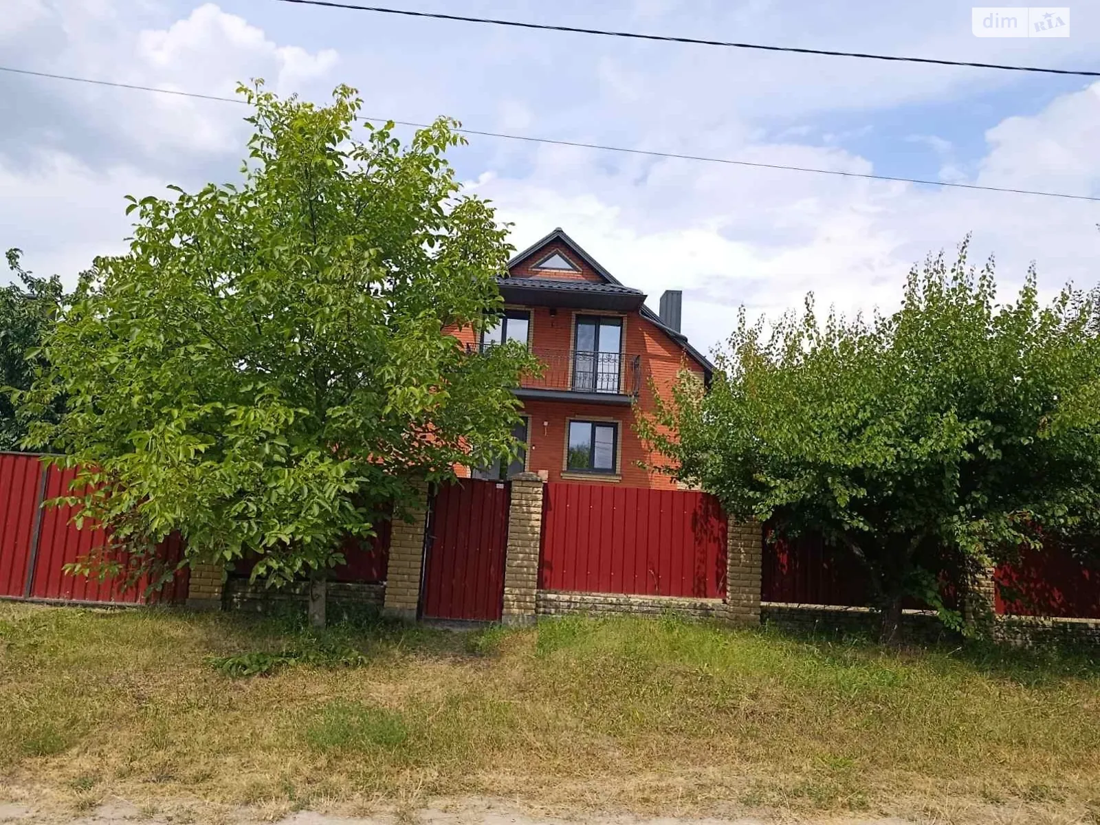 Продается дом на 2 этажа 250 кв. м с камином, цена: 190000 $ - фото 1