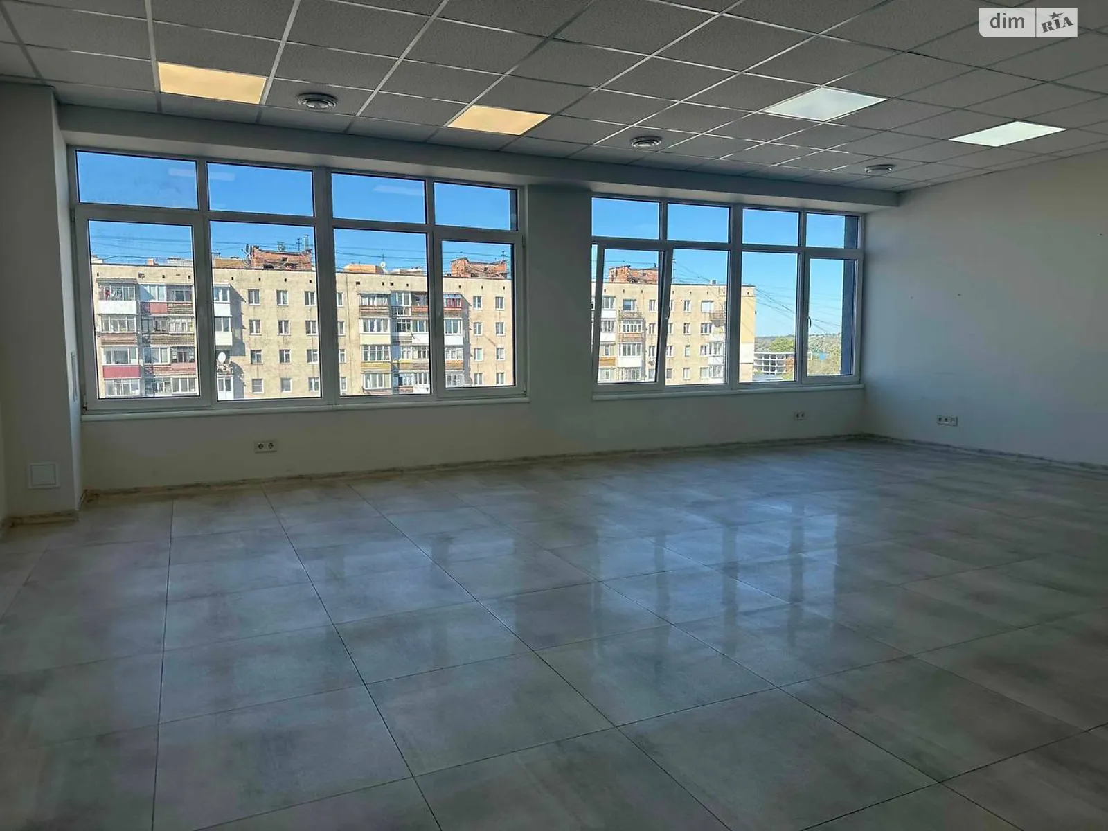 Сдается в аренду офис 53.6 кв. м в бизнес-центре, цена: 12000 грн - фото 1