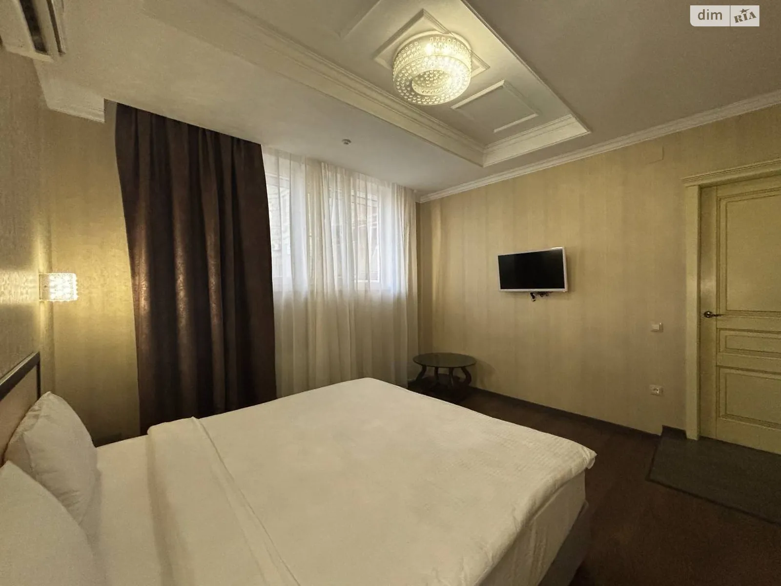 Сдается в аренду 1-комнатная квартира 55 кв. м в Одессе, ул. Генуэзская, 36 - фото 1