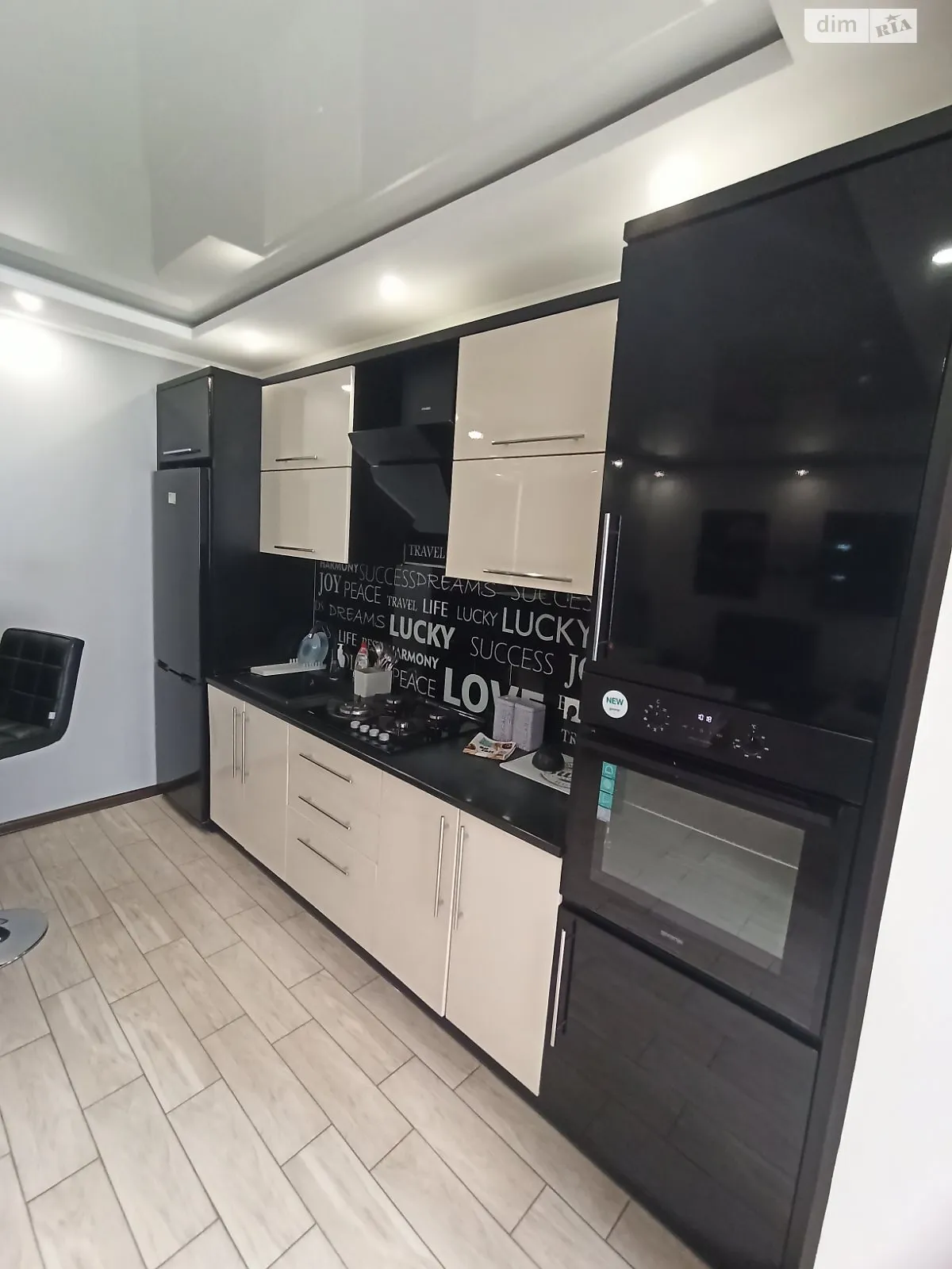 Сдается в аренду 1-комнатная квартира 57.6 кв. м в Хмельницком, цена: 15000 грн - фото 1