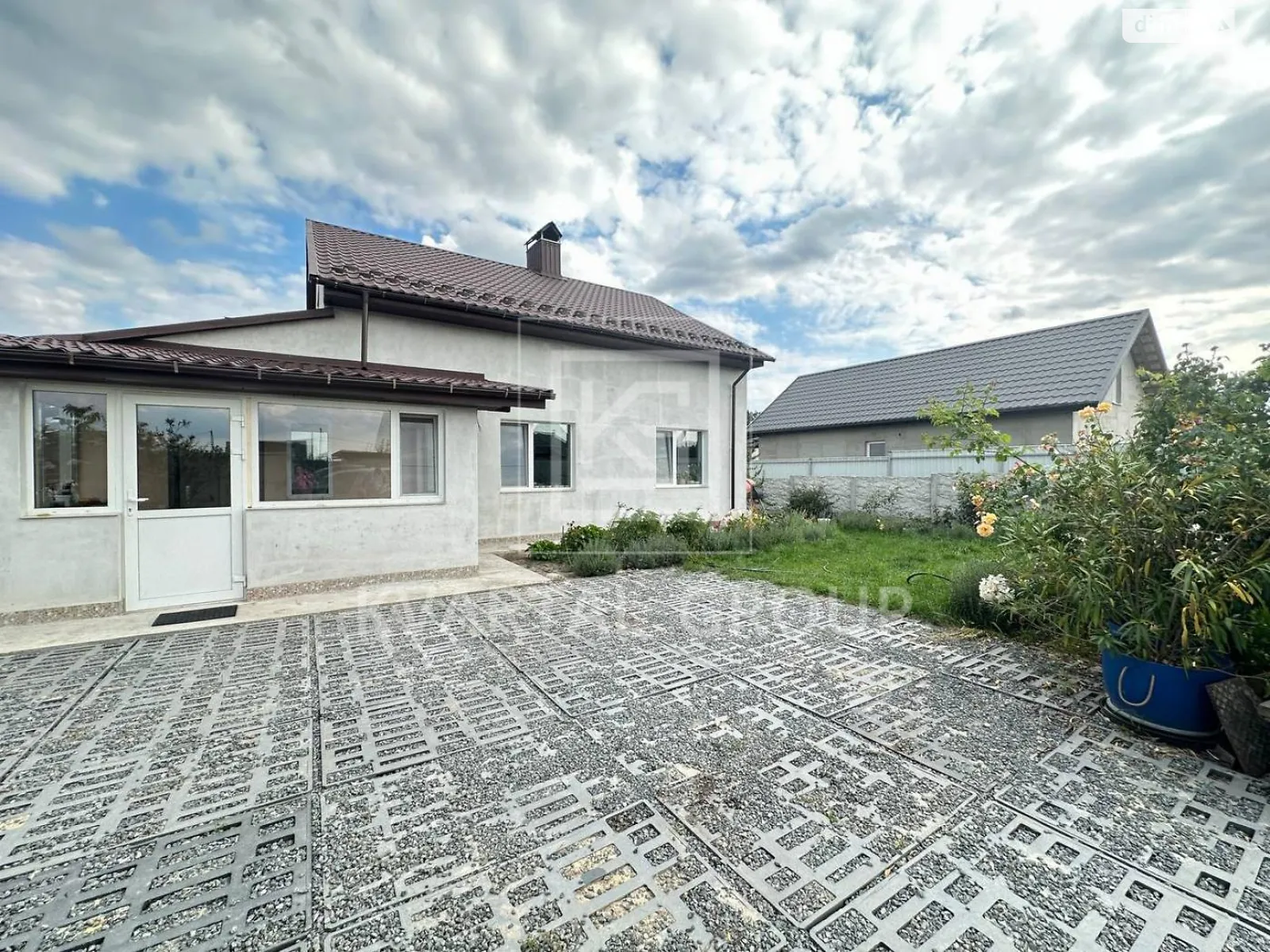 Продается дом на 2 этажа 152.1 кв. м с бассейном, цена: 124999 $ - фото 1