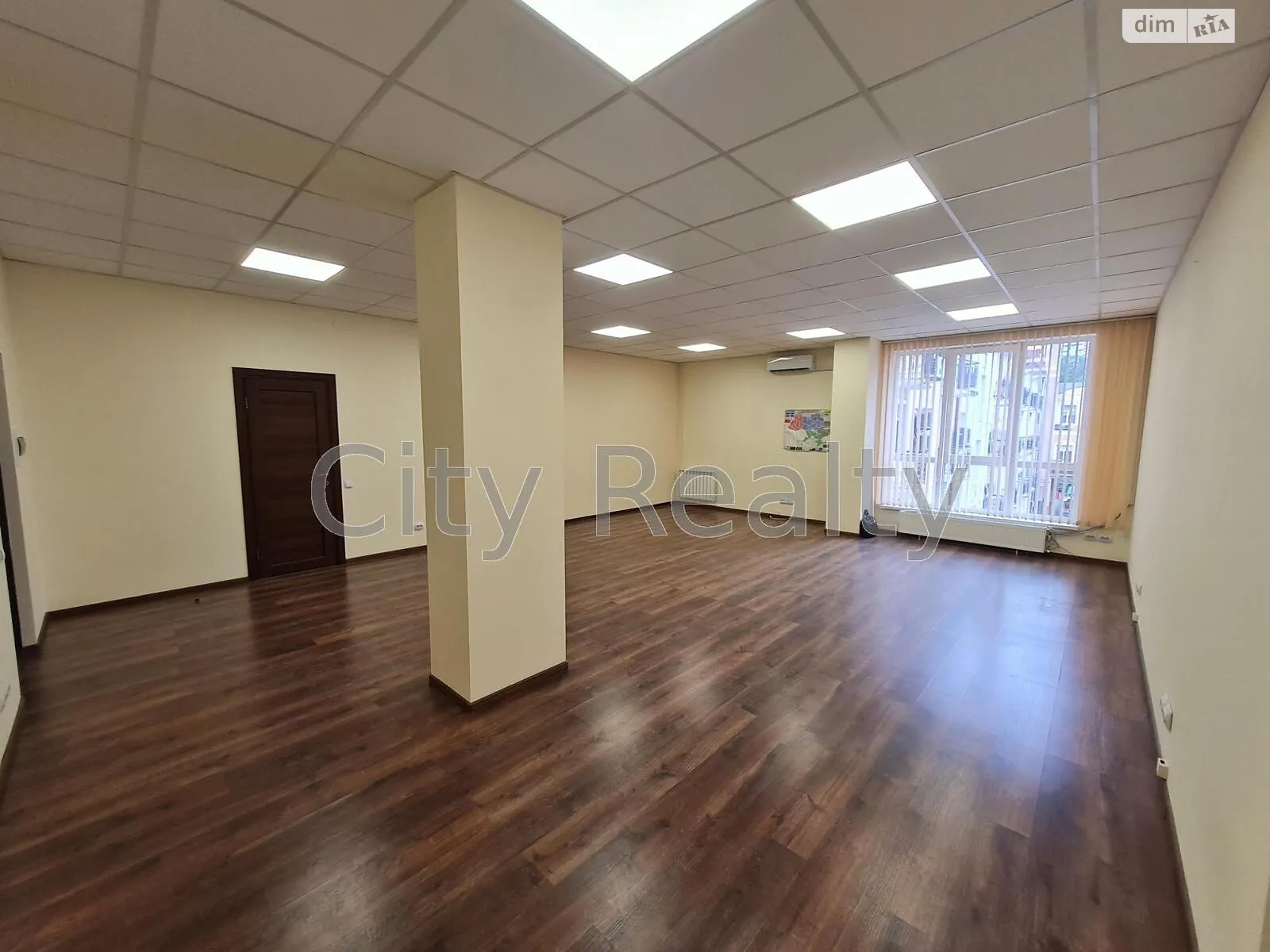 Сдается в аренду офис 71 кв. м в бизнес-центре, цена: 25560 грн - фото 1