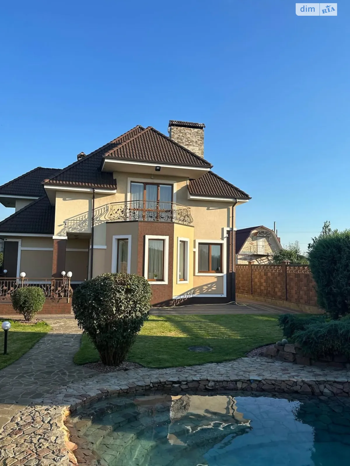 Продается дом на 2 этажа 199.8 кв. м с садом, цена: 340000 $ - фото 1