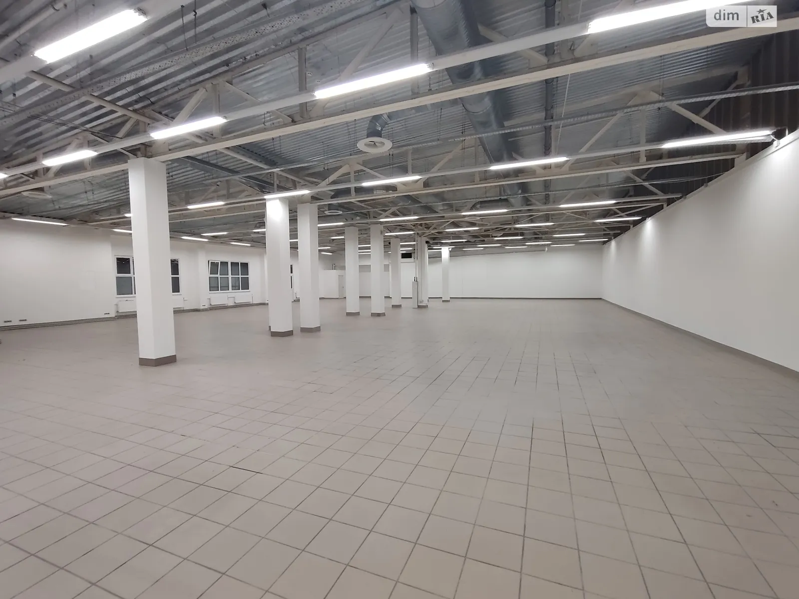 Сдается в аренду помещения свободного назначения 958 кв. м в 3-этажном здании, цена: 186810 грн - фото 1