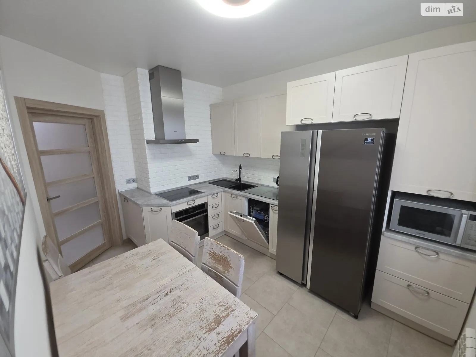 Продается 1-комнатная квартира 40 кв. м в Киеве, ул. Полесская, 28Б - фото 1