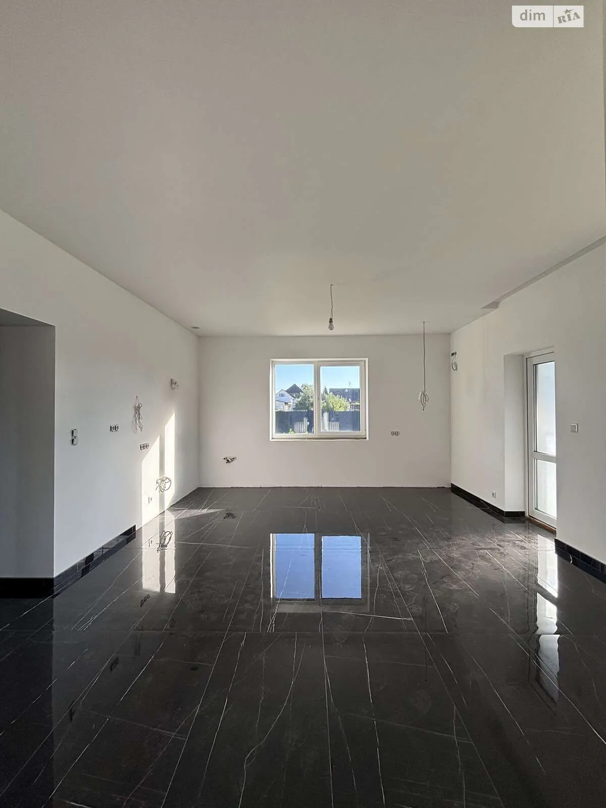 Продается дом на 3 этажа 182 кв. м с камином, цена: 140000 € - фото 1