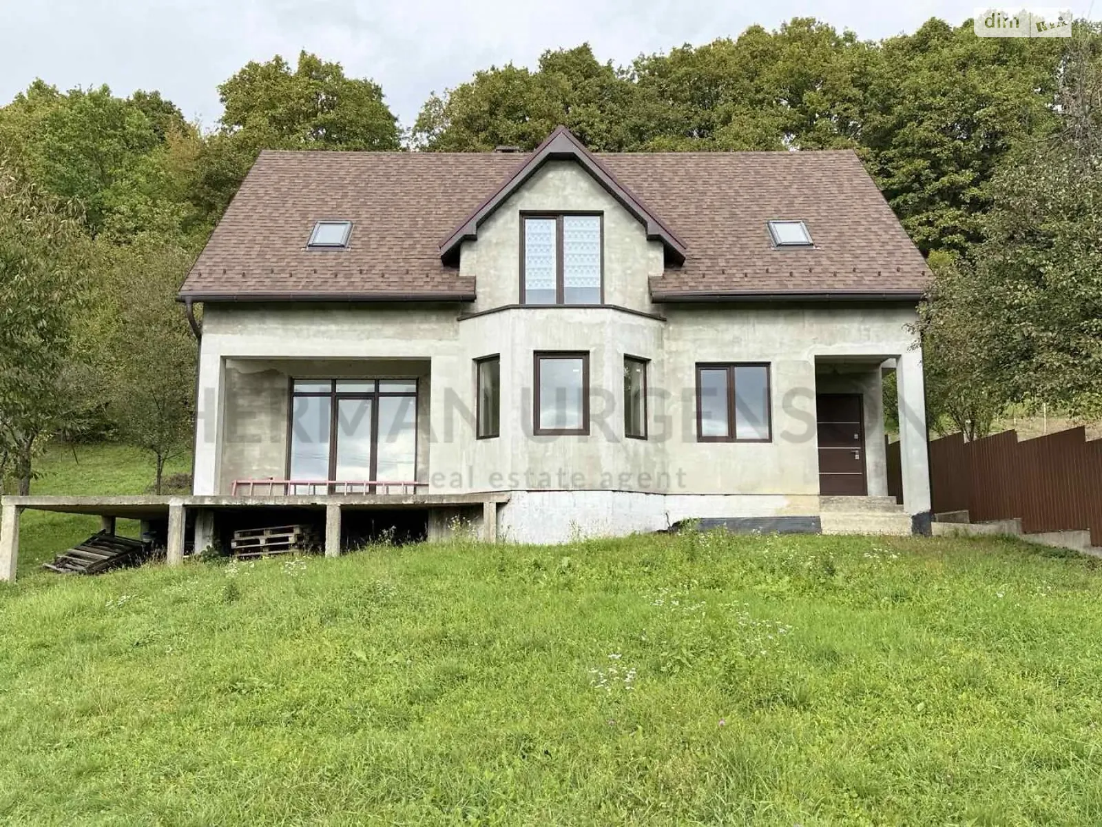 Продается дом на 2 этажа 220 кв. м с бассейном, цена: 140000 $ - фото 1