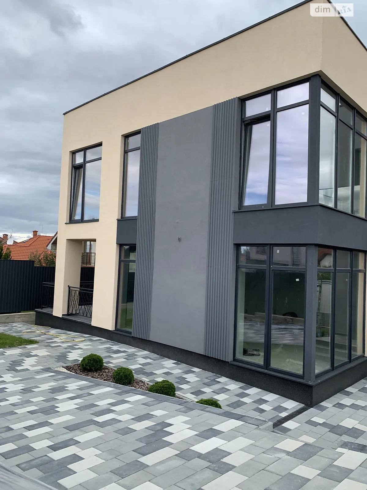 пер. Хустский Червеница Ужгород, цена: 177000 $ - фото 1