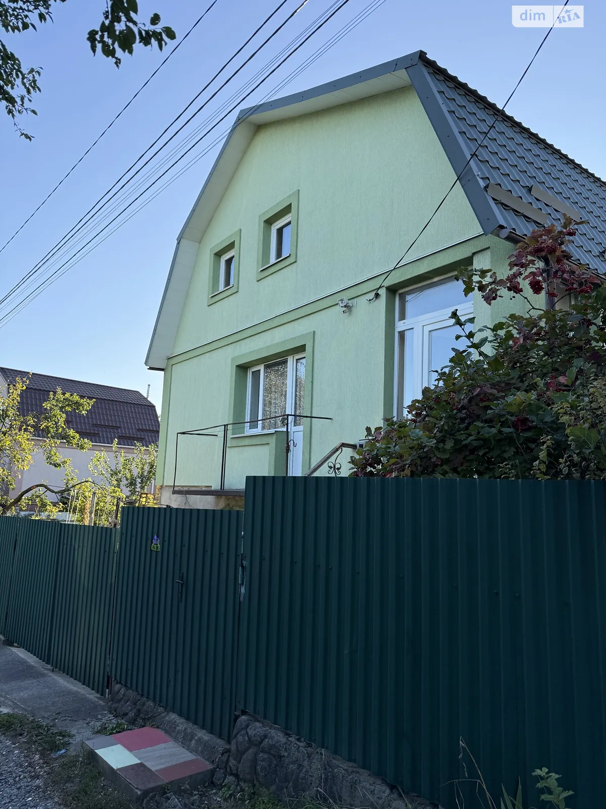Продается дом на 3 этажа 75 кв. м с гаражом, цена: 66000 $ - фото 1