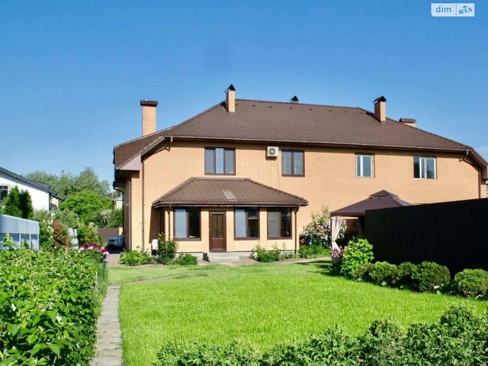 Продається будинок 2 поверховий 295 кв. м з гаражем, цена: 230000 $ - фото 1