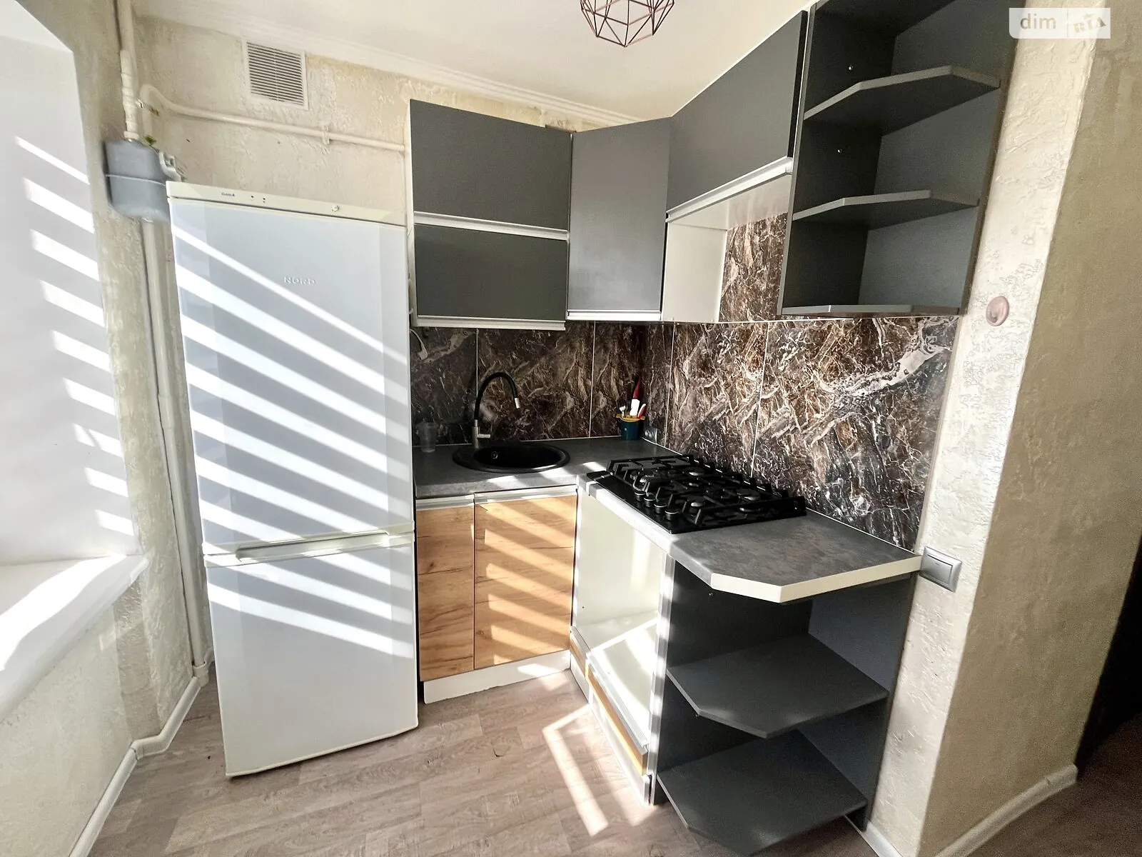 Продается 3-комнатная квартира 57.9 кв. м в Здолбунове, ул. Независимости, 36 - фото 1