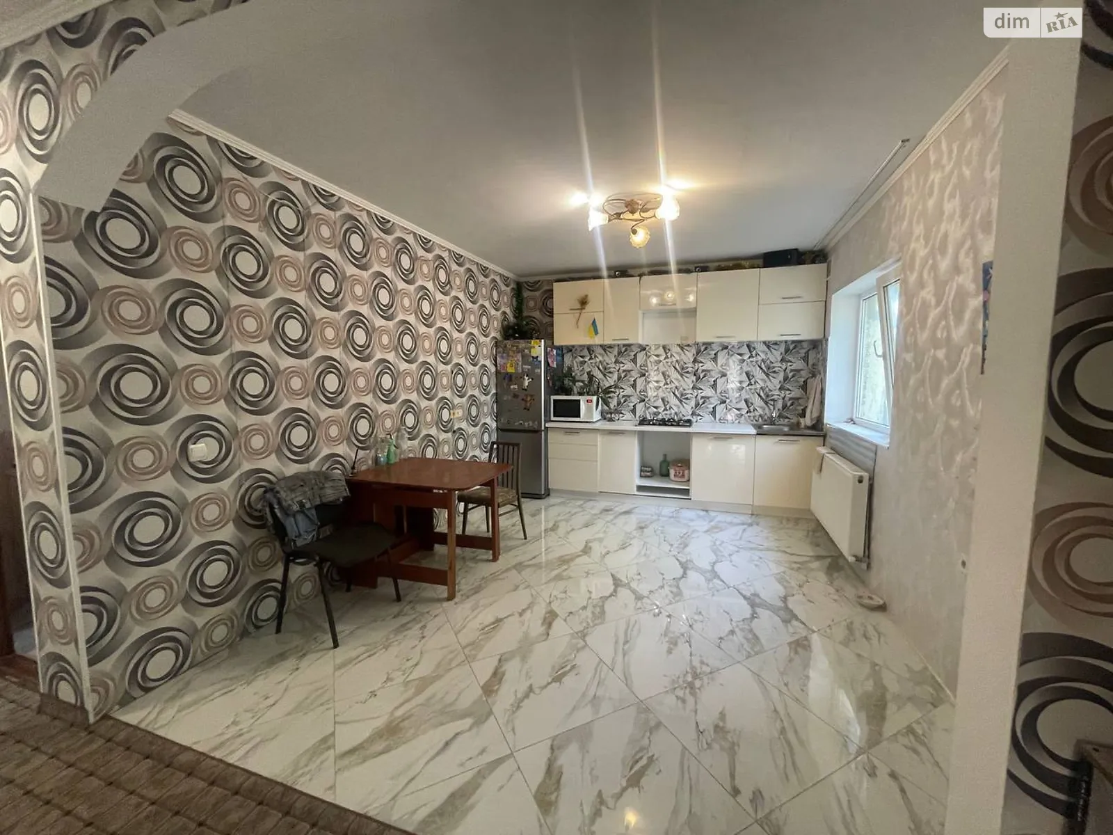 Продается дом на 2 этажа 248 кв. м с садом, цена: 80000 $ - фото 1