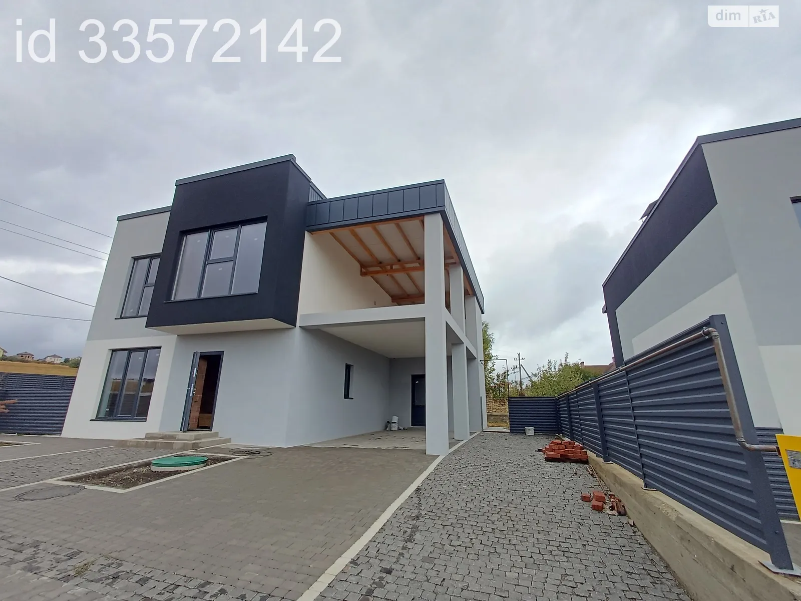 Продается дом на 2 этажа 140 кв. м с бассейном, цена: 129000 $ - фото 1