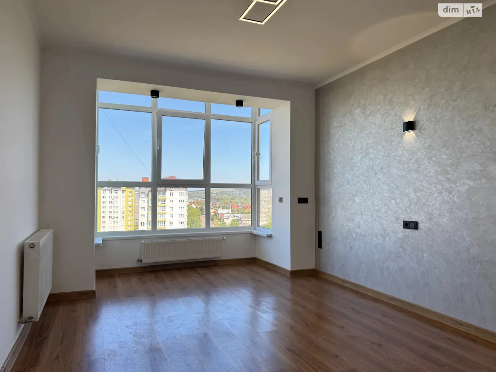 Продается 1-комнатная квартира 43 кв. м в Ивано-Франковске, ул. Стуса Василия - фото 1