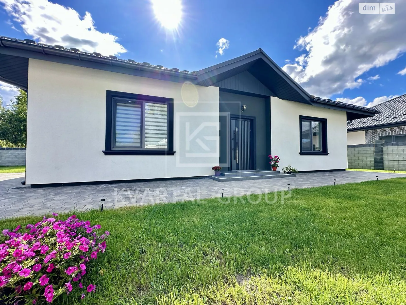 Продается одноэтажный дом 100 кв. м с гаражом, цена: 165000 $ - фото 1
