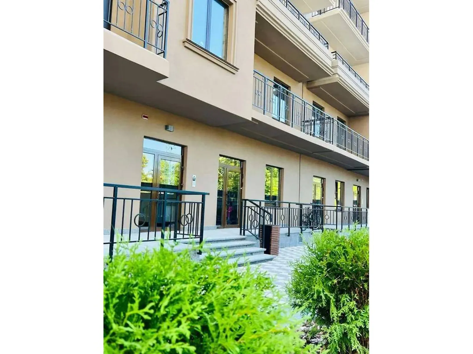 Продается офис 121.3 кв. м в бизнес-центре, цена: 210000 $ - фото 1