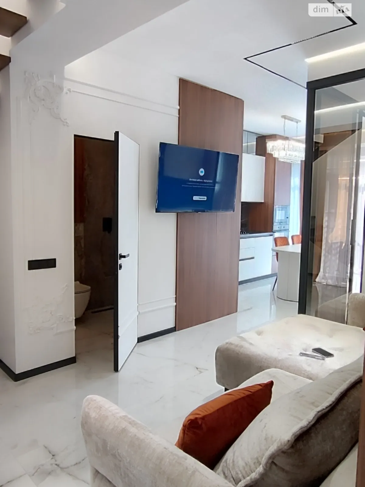Продается 2-комнатная квартира 98 кв. м в Ужгороде, ул. Швабская, 21 - фото 1
