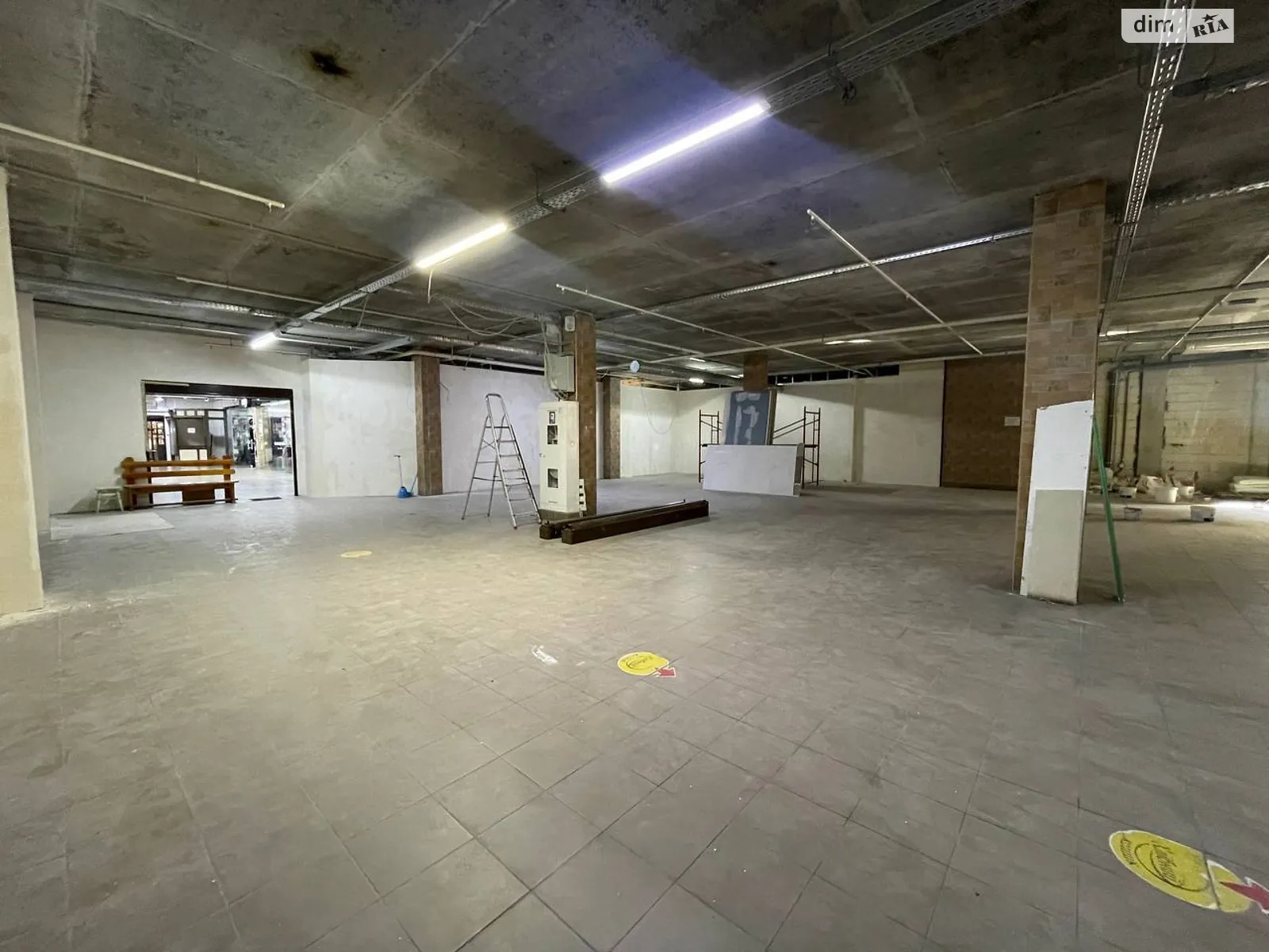 Сдается в аренду помещения свободного назначения 400 кв. м в 4-этажном здании, цена: 6000 $ - фото 1