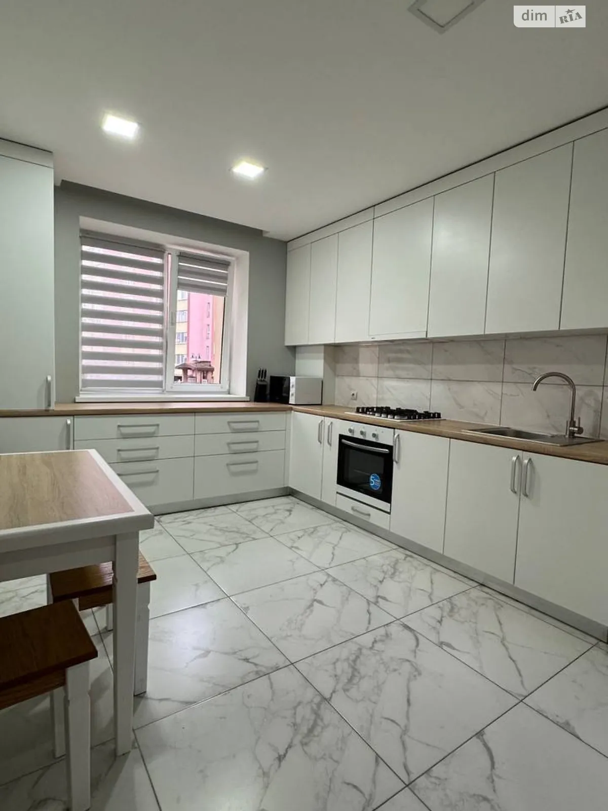 Продається 2-кімнатна квартира 79.4 кв. м у Івано-Франківську, вул. Тролейбусна, 30 - фото 1