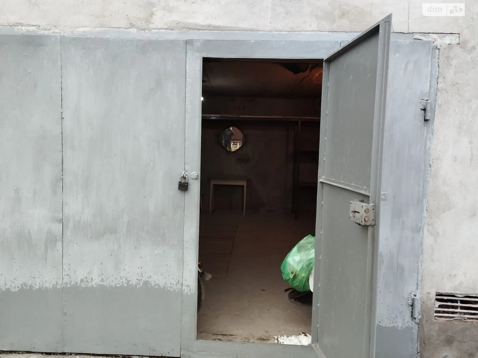 Продается место в гаражном кооперативе под легковое авто на 24 кв. м, цена: 8500 $ - фото 1