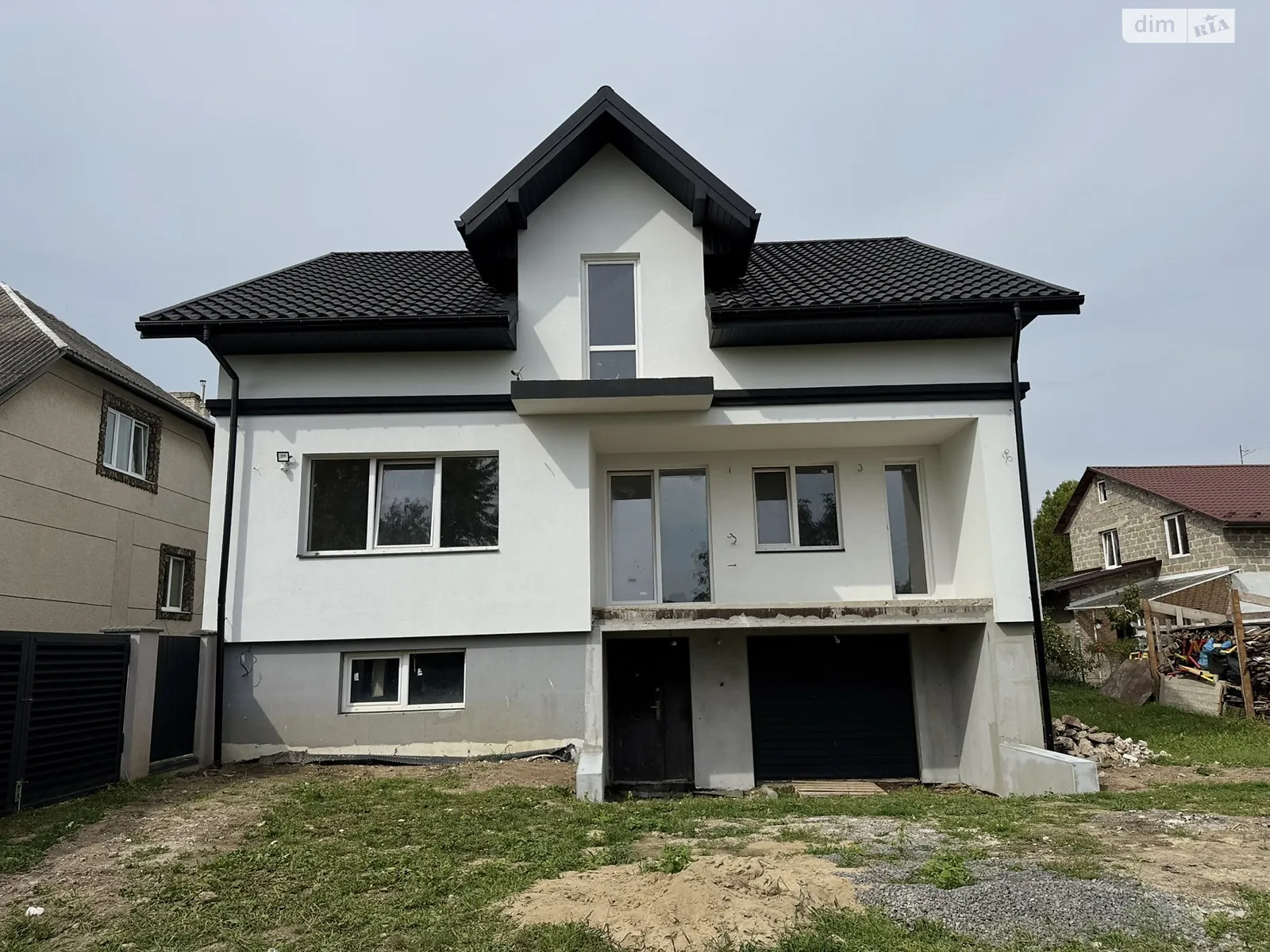 Продается дом на 2 этажа 170 кв. м с бассейном, цена: 139000 $ - фото 1