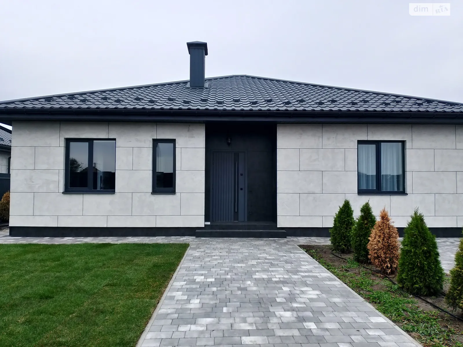 Продается одноэтажный дом 110 кв. м с бассейном, цена: 170000 $ - фото 1