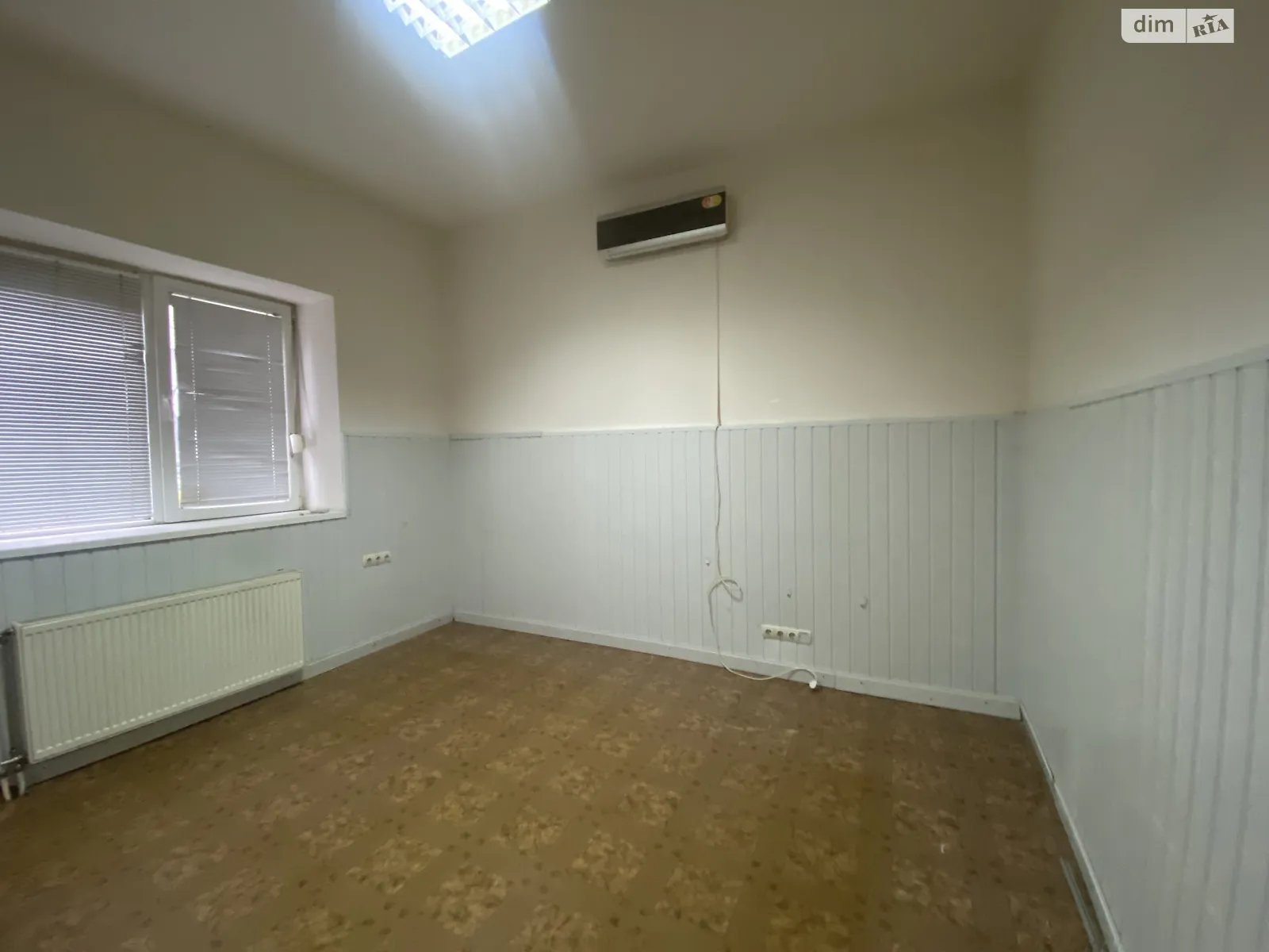 Сдается в аренду объект сферы услуг 23 кв. м в 1-этажном здании, цена: 200 $ - фото 1