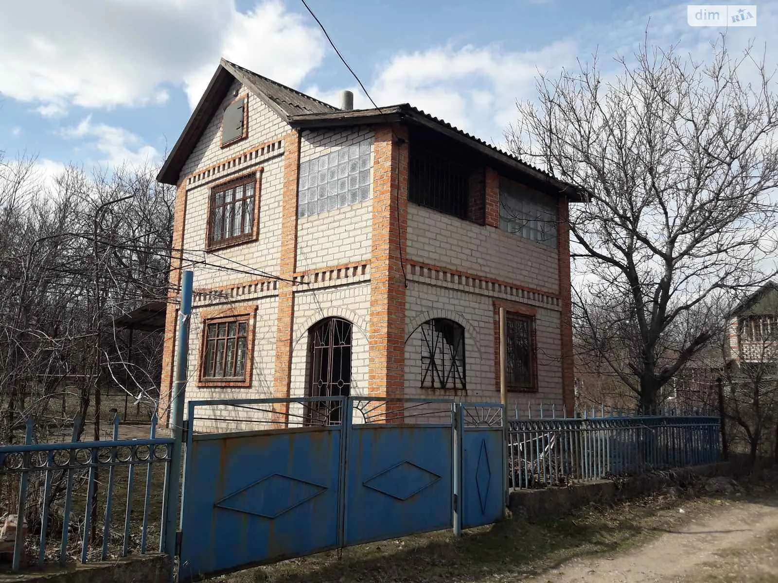 Продается дом на 2 этажа 72 кв. м с бассейном, цена: 3000 $ - фото 1