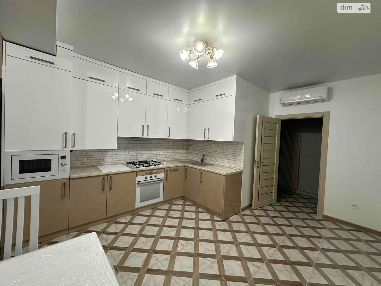 Продается 3-комнатная квартира 110 кв. м в Киеве, ул. Назаровская, 7Б - фото 1