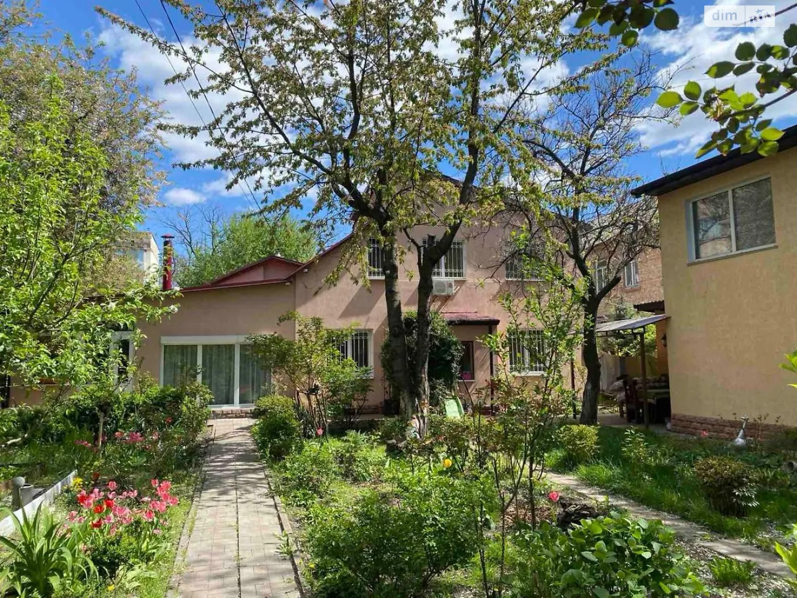 Продается дом на 2 этажа 320 кв. м с баней/сауной, цена: 650000 $ - фото 1