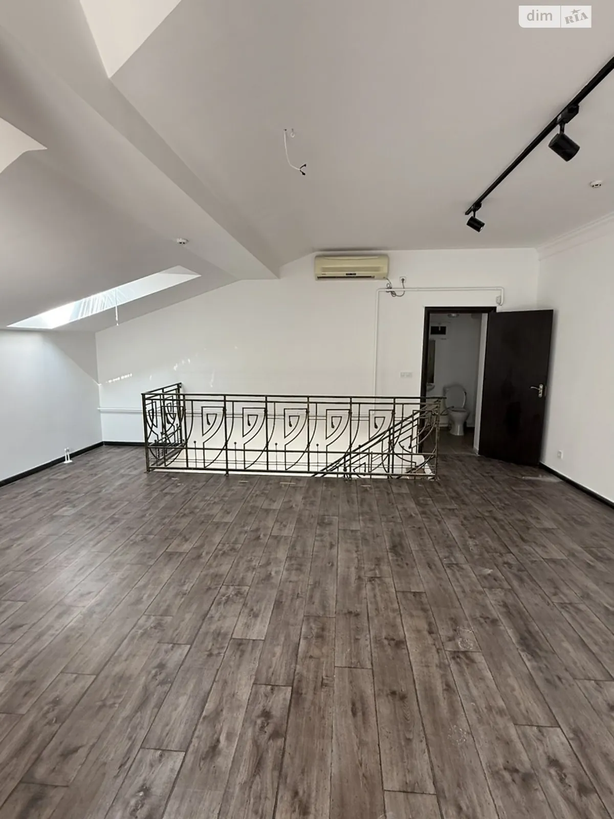 Сдается в аренду помещения свободного назначения 149 кв. м в 2-этажном здании, цена: 1000 $ - фото 1