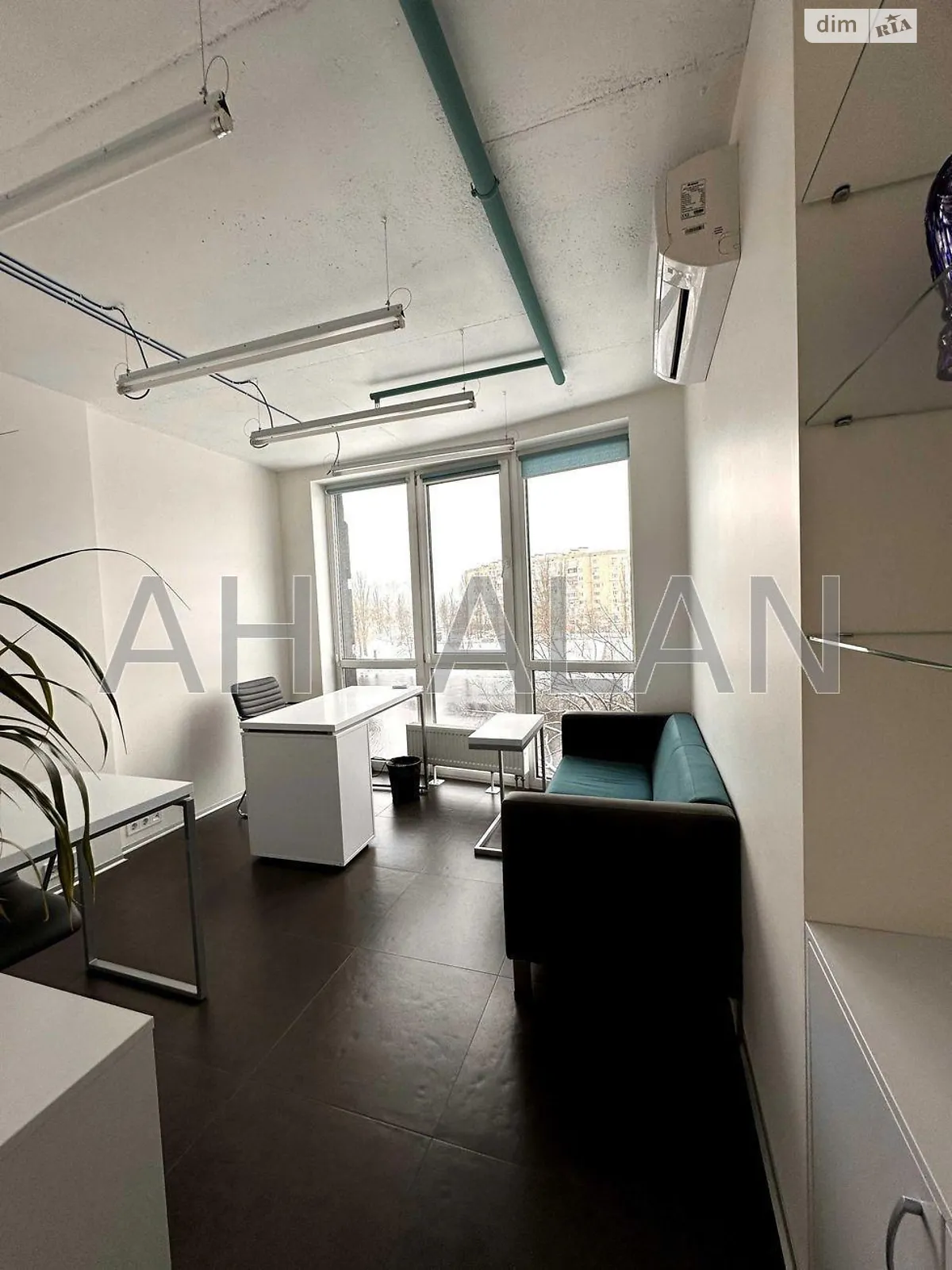 Сдается в аренду офис 76.6 кв. м в бизнес-центре, цена: 41500 грн - фото 1