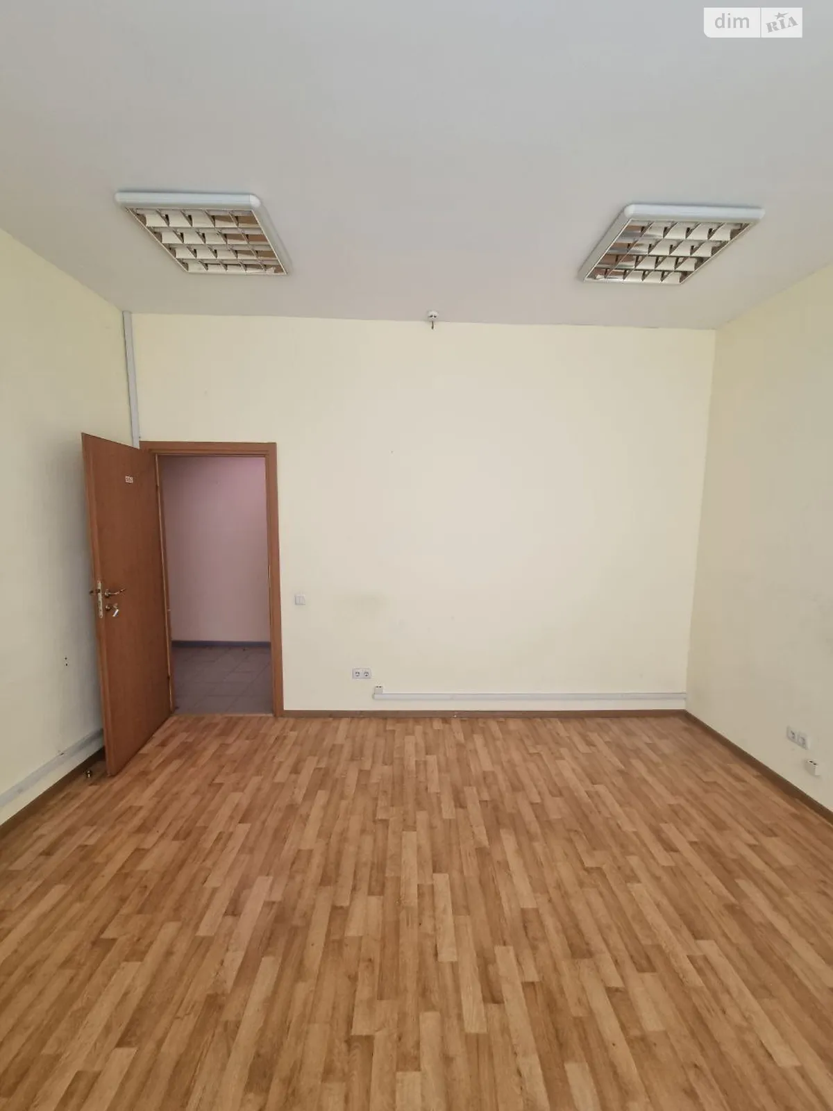 Сдается в аренду офис 17.7 кв. м в бизнес-центре, цена: 2700 грн - фото 1