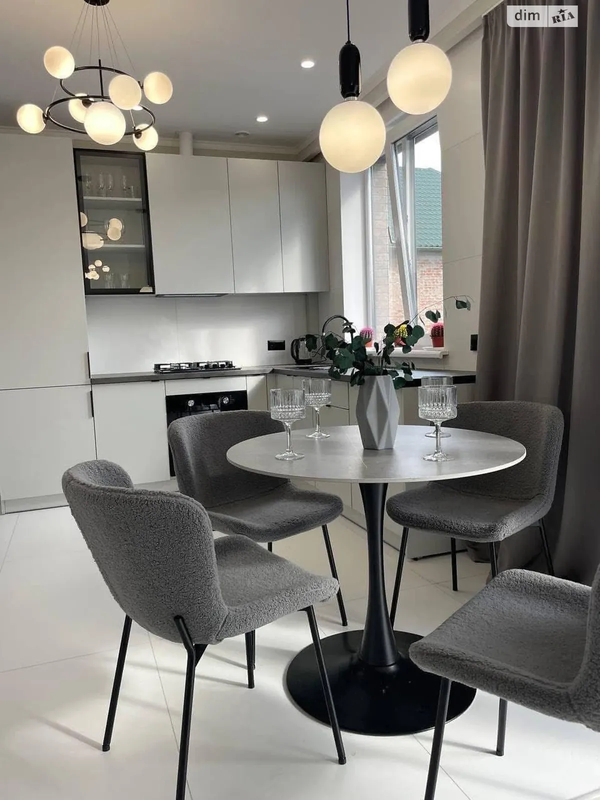 Сдается в аренду 3-комнатная квартира 96 кв. м в, цена: 700 $ - фото 1