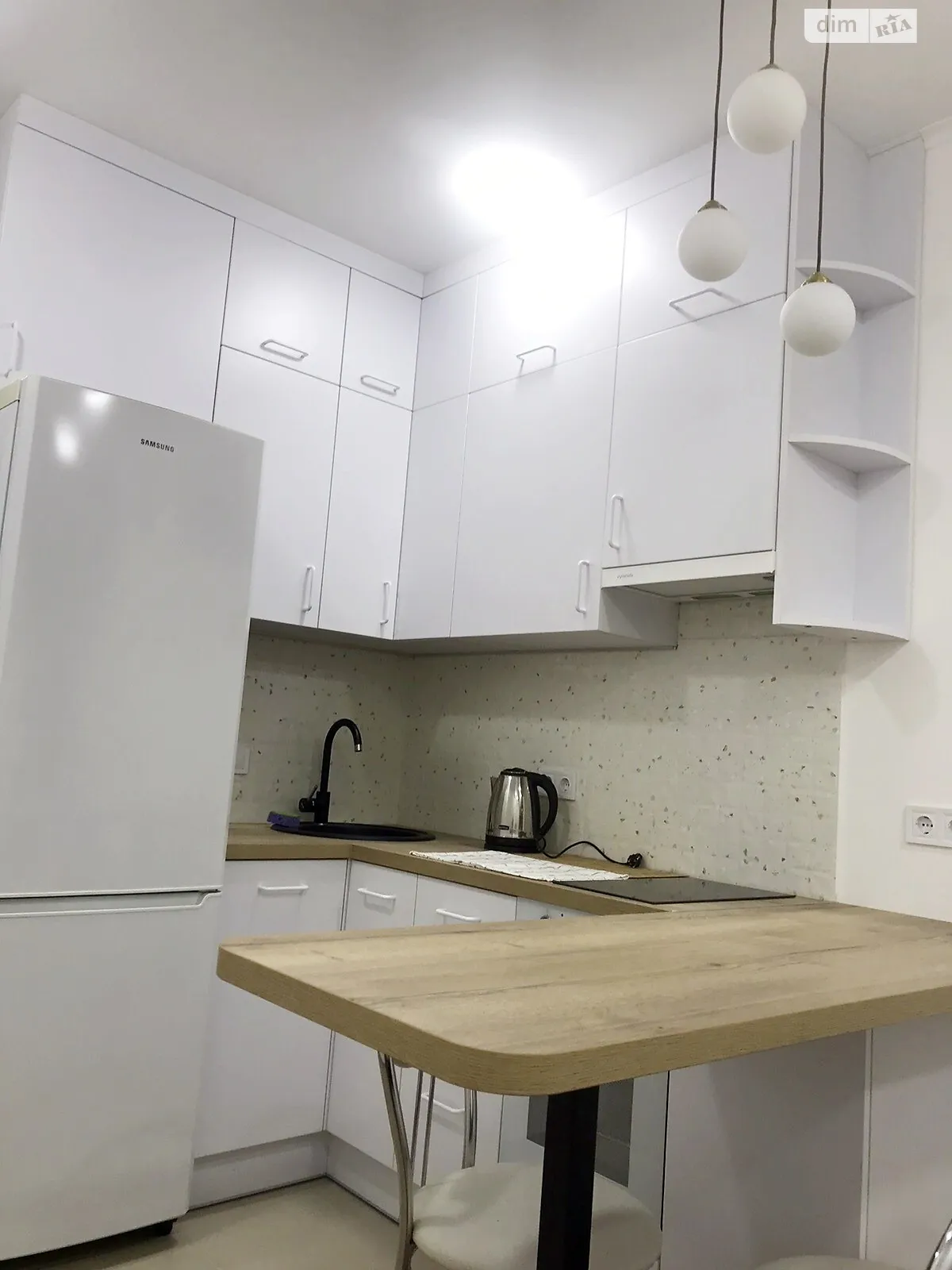 Сдается в аренду 1-комнатная квартира 25 кв. м в Одессе, ул. Жемчужная, 5Б - фото 1