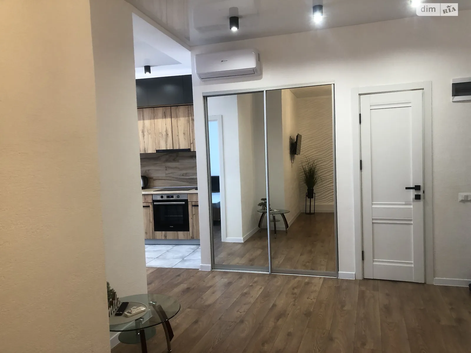 Продается 1-комнатная квартира 40 кв. м в Одессе, ул. Валерия Самофалова, 16А/5 - фото 1