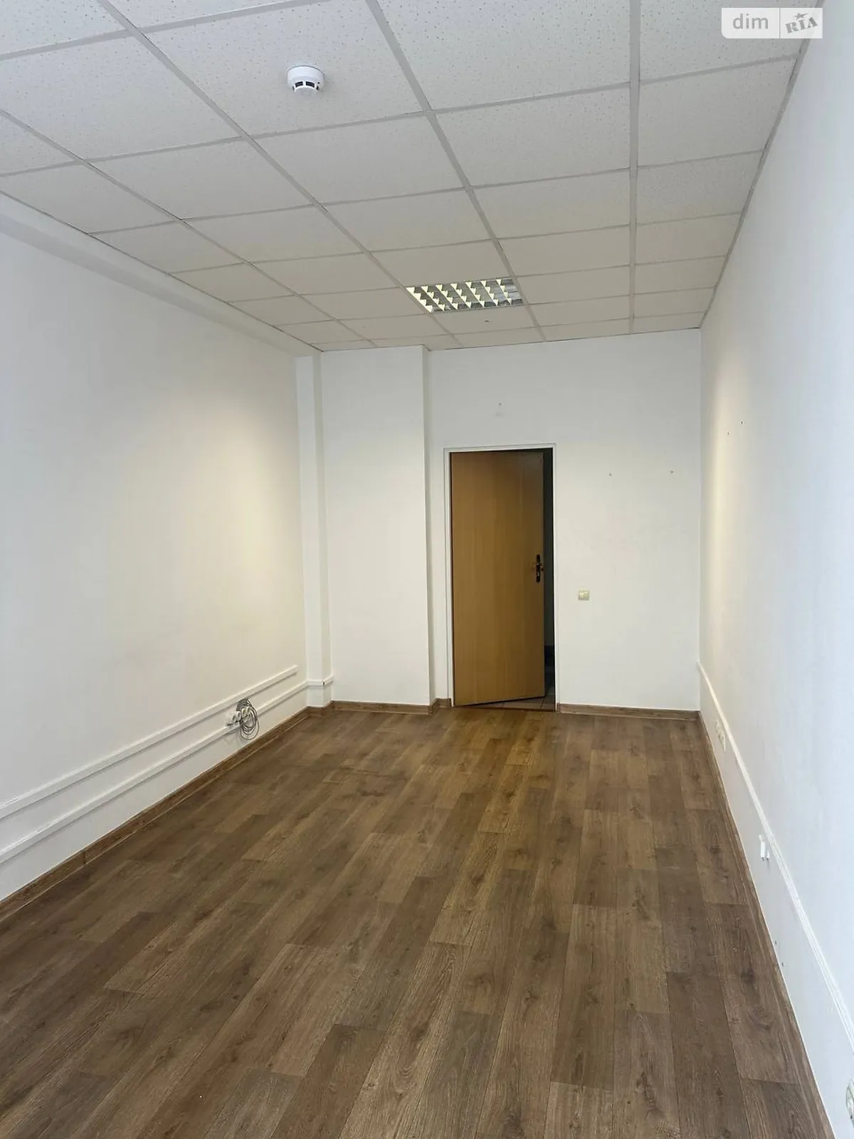 Сдается в аренду офис 18.5 кв. м в бизнес-центре, цена: 9250 грн - фото 1