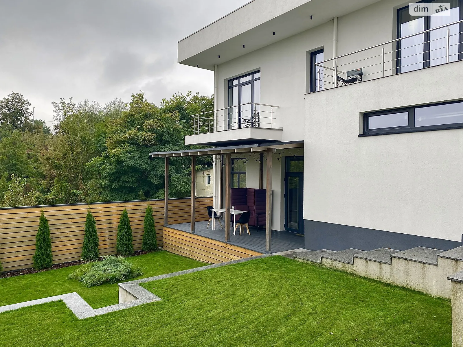 Сдается в аренду дом на 3 этажа 280 кв. м с гаражом, цена: 4500 $ - фото 1