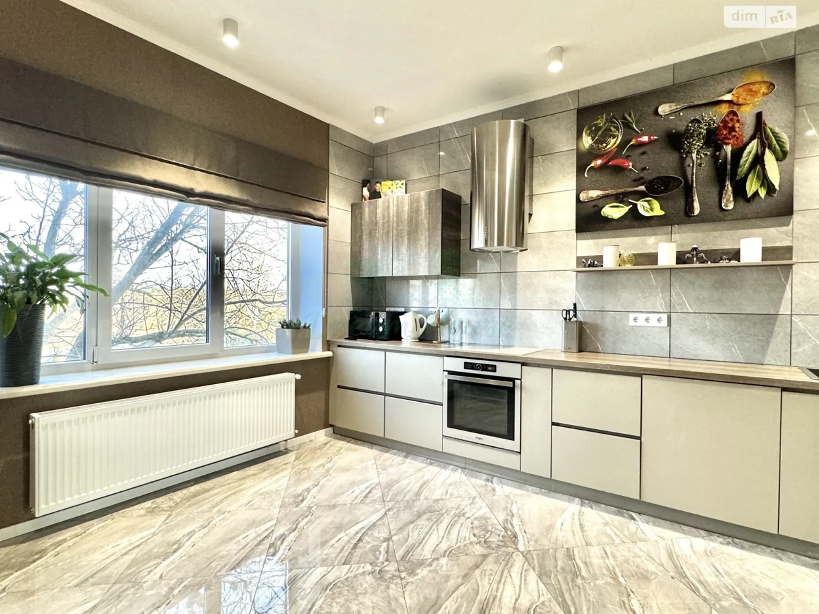 Продается дом на 3 этажа 297.4 кв. м с камином, цена: 295000 $ - фото 1