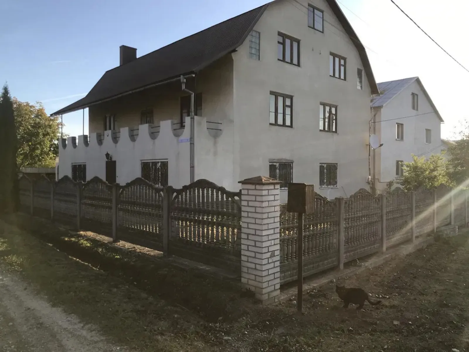 Продается дом на 3 этажа 365 кв. м с верандой, цена: 139000 $ - фото 1