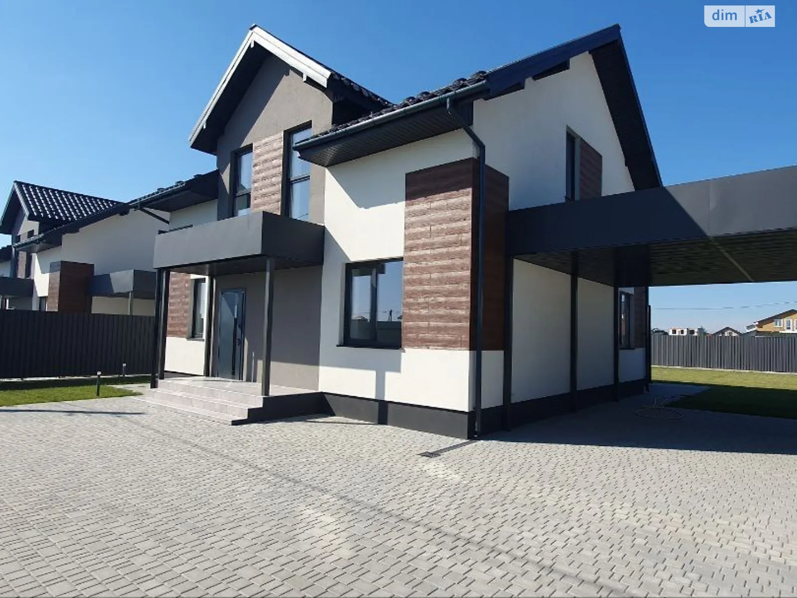 Продается дом на 2 этажа 228 кв. м с садом, цена: 230000 $ - фото 1