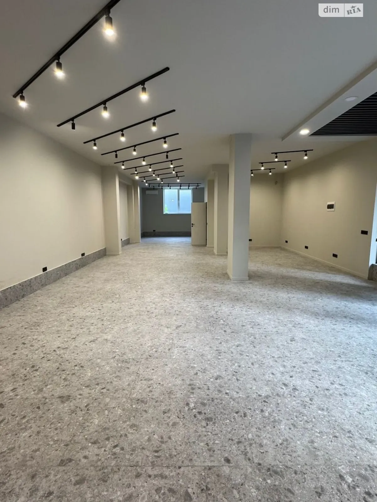 Продается офис 110 кв. м в бизнес-центре, цена: 175000 $ - фото 1