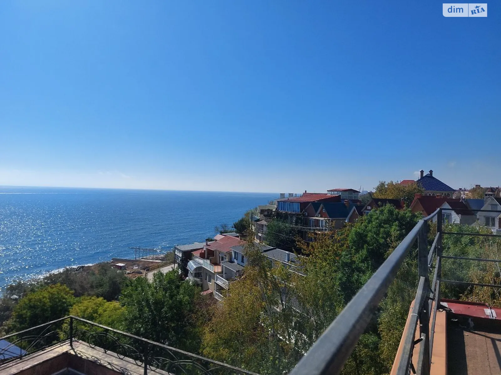 Продается дом на 4 этажа 250 кв. м с камином, цена: 390000 $ - фото 1